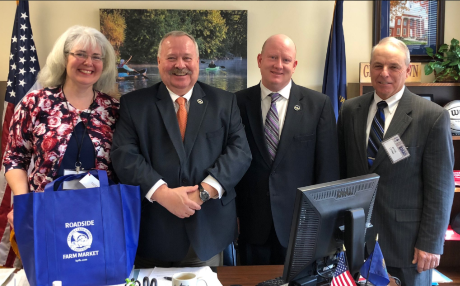 Reageer Bevestigen debat Scott County Farm Bureau Attends the 2018 Legislative Drive-in and Food  Check-out Day - Kentucky Farm Bureau