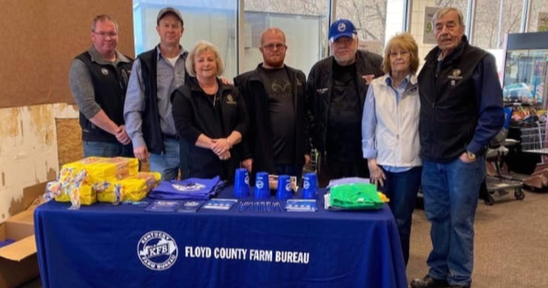 Floyd County Farm Bureau President Saul Akers, Vice President Billy Hicks, Women’s Chair Sherry Akers, Young Farmer Chris Akers, Board member Charles Hackworth, Women’s Committee Member Elmina Hackworth and Insurance Agent Manager Brian Pugh held the FCFB Food Check-Out Day in Prestonsburg, KY.  